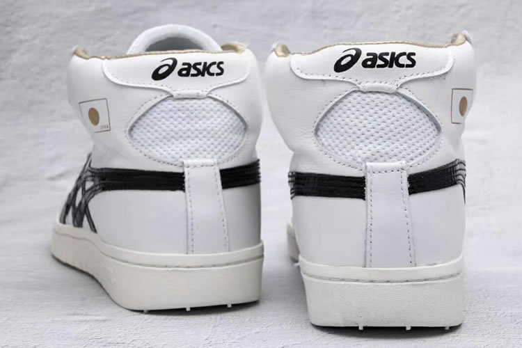 (White/ Black) Mid Runner (Japan) Shoes
