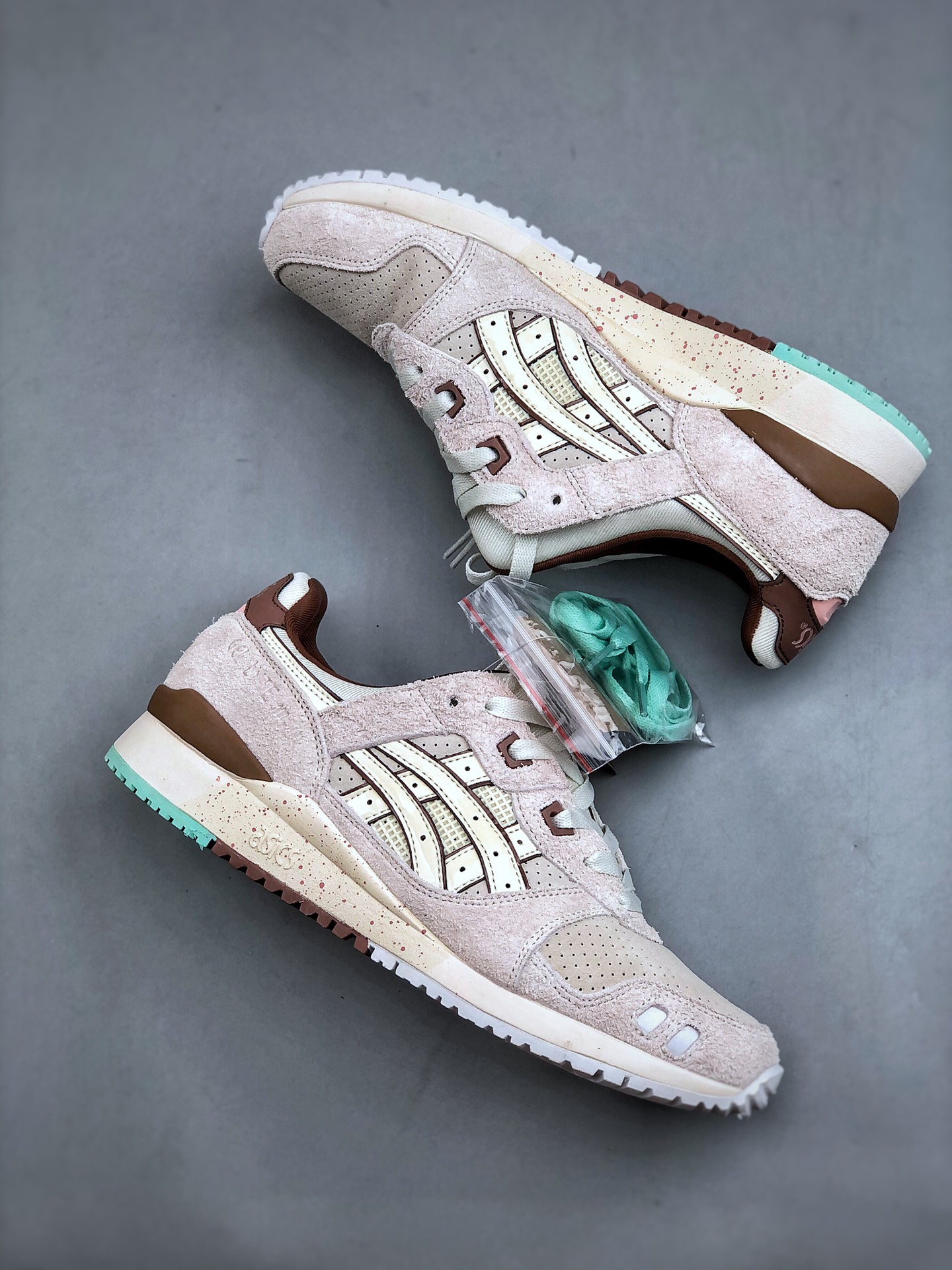 ASICS GEL LYTE III OG (Nice Cream) Running Shoes