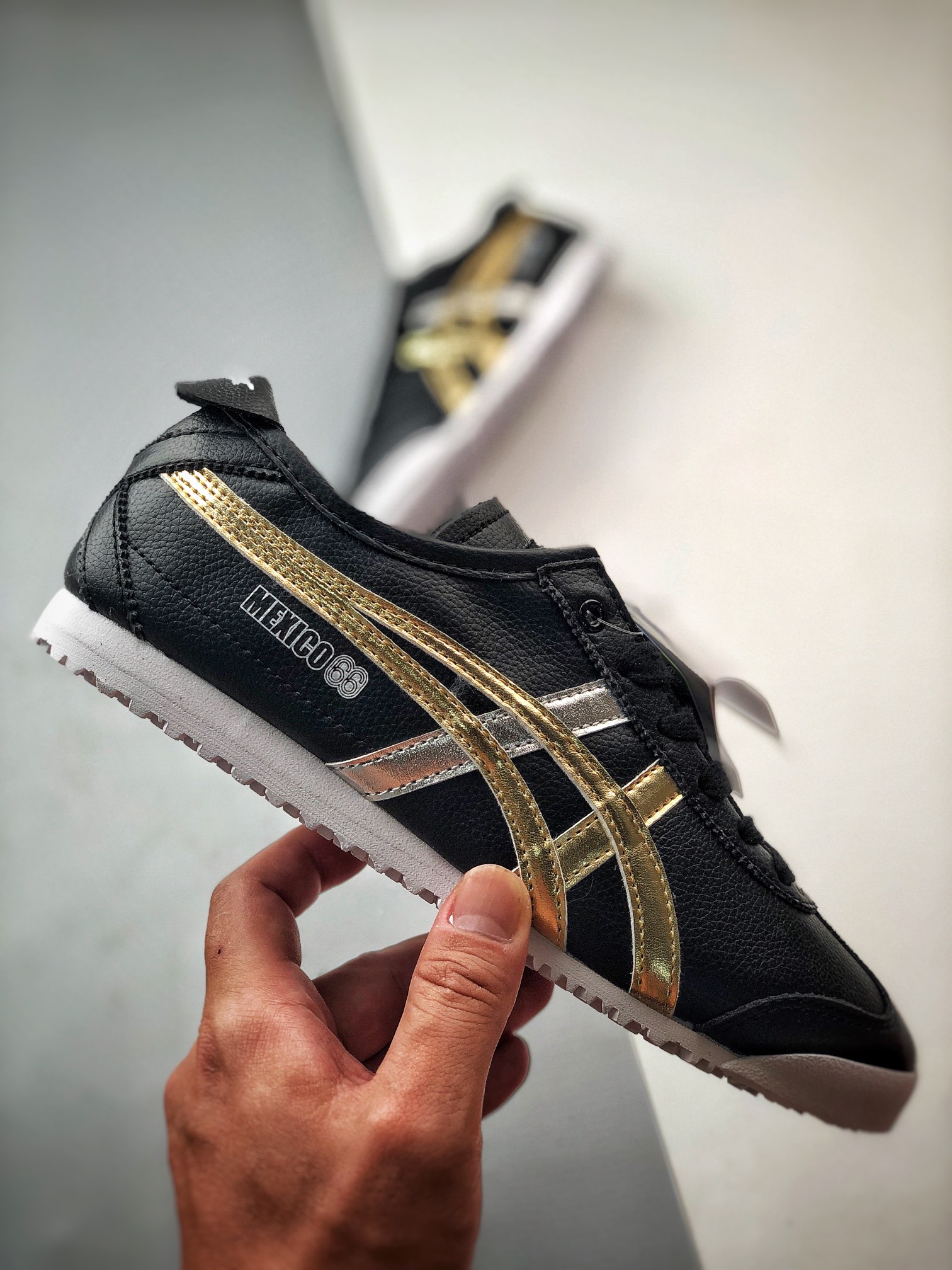 Onitsuka Tiger Mexico 66 (Black/ Gold/ Silver) Shoes - Click Image to Close