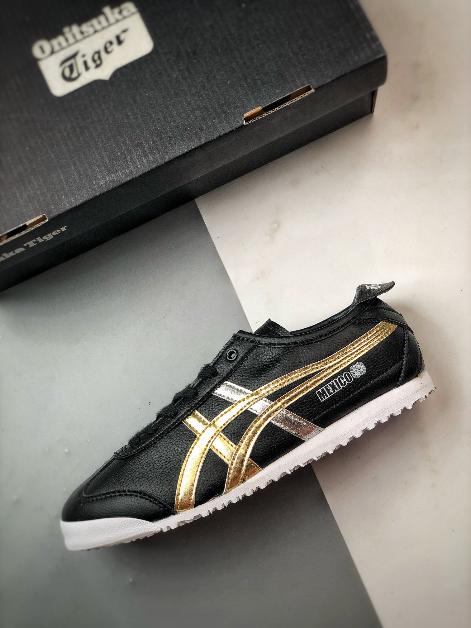 Onitsuka Tiger Mexico 66 (Black/ Gold/ Silver) Shoes - Click Image to Close