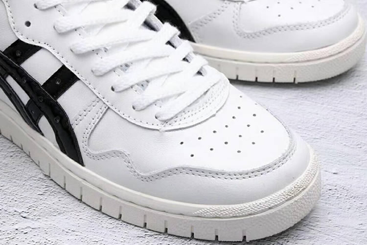 (White/ Black) Mid Runner (Japan) Shoes