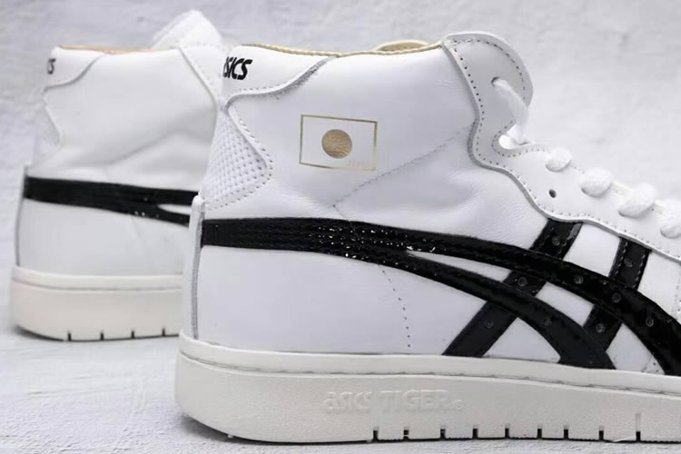 (White/ Black) Mid Runner (Japan) Shoes