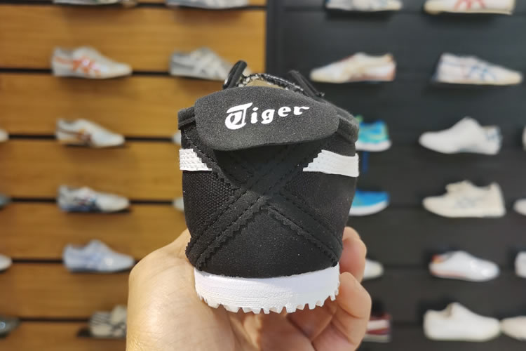 (Black/ White) Mexico 66 66 Slip On Shoes