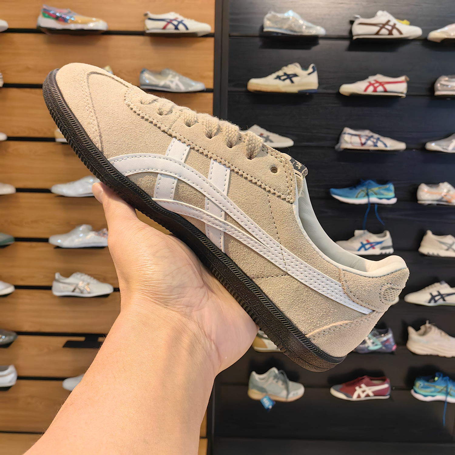 (Light Tan/ White) Tokuten Shoes